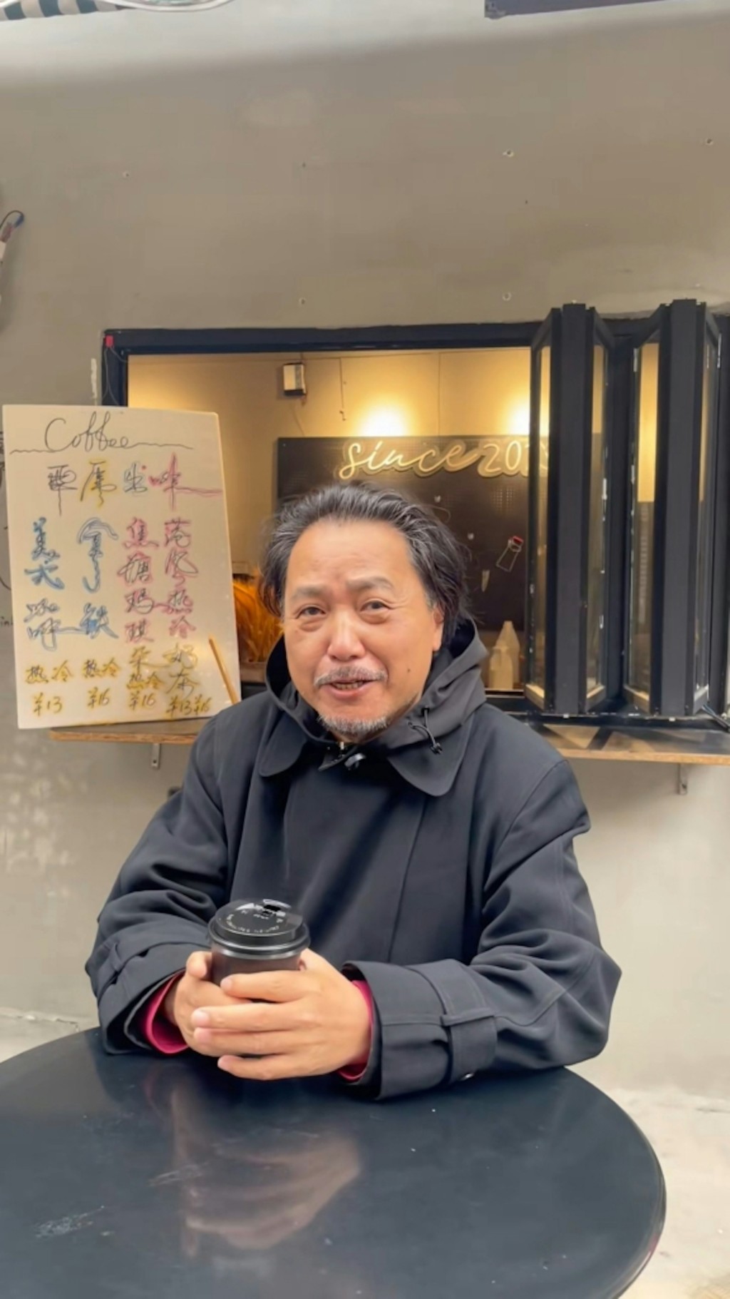 古明華頻頻拍片做「生招牌」拉客。 古明華頻頻拍片做「生招牌」拉客。