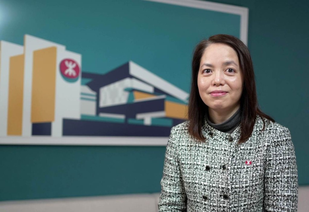 港鐵公司持續發展事務主管陳淑媚女士指港鐵訂立了在香港鐵路及物業業務於2030年減少約一半溫室氣體排放的目標。