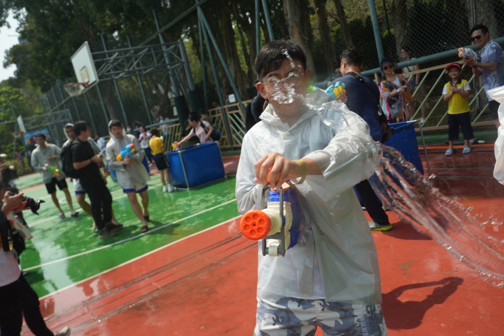 泰国泼水节嘉年华今年移师贾炳达道公园举行。刘骏轩摄