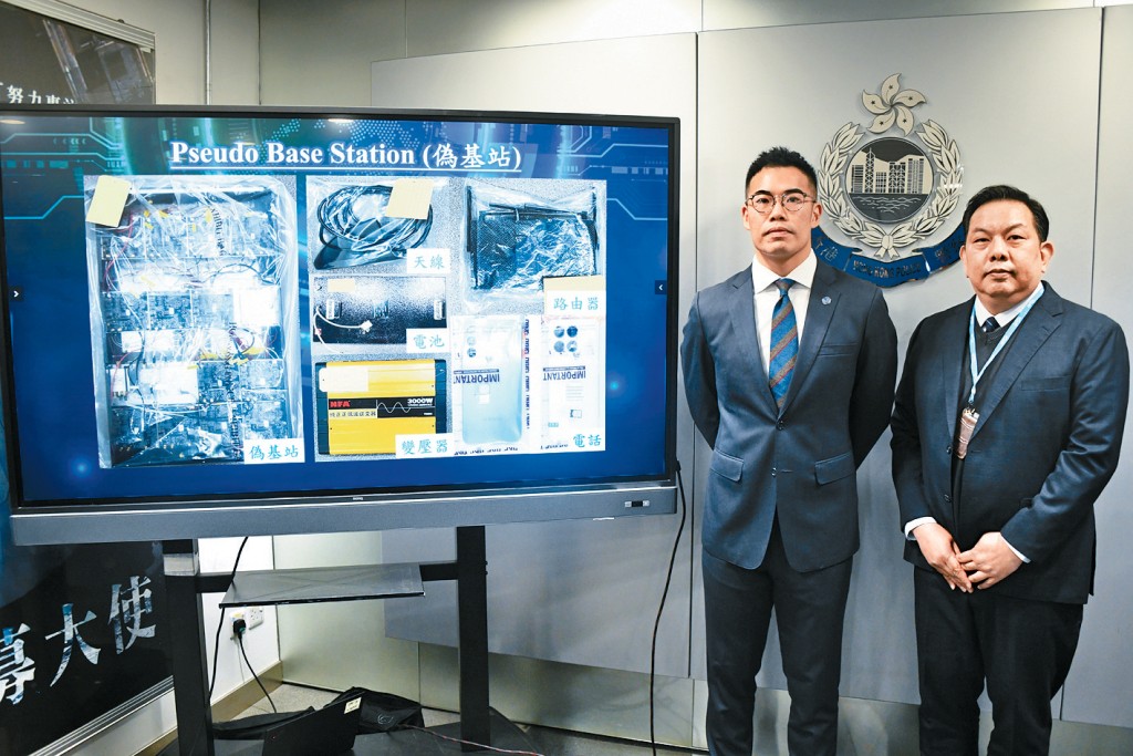 警方網絡安全及科技罪案調查科高級督察溫浚康（左）及通訊事務管理局辦公室首席規管事務經理盧子謙見傳媒。