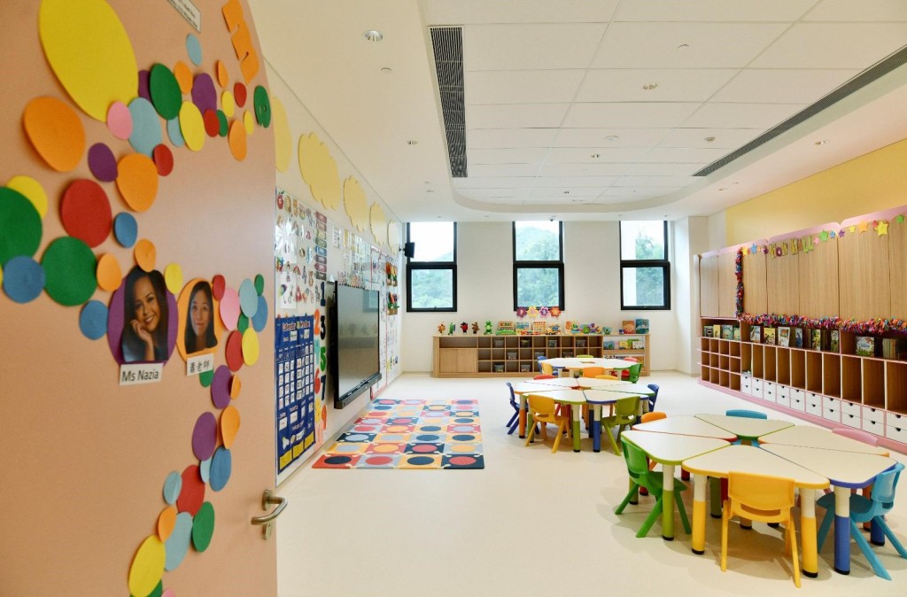 安基司學校附屬國際幼稚園暨幼兒園提倡愉快學習,鼓勵幼兒之間互相合作,共同成長。