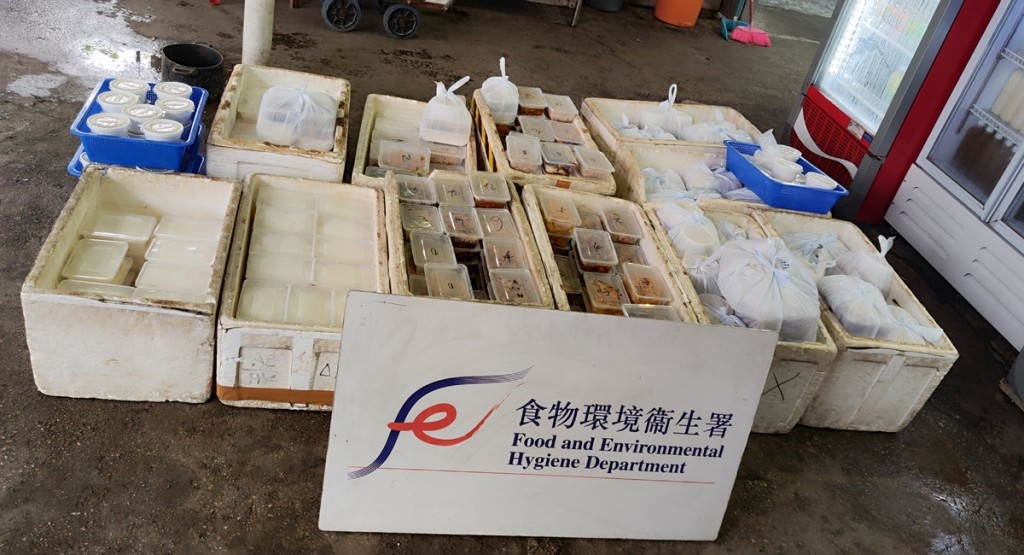 食環署與警方今早在西貢搗破一個無牌飯盒工場。政府新聞處圖片