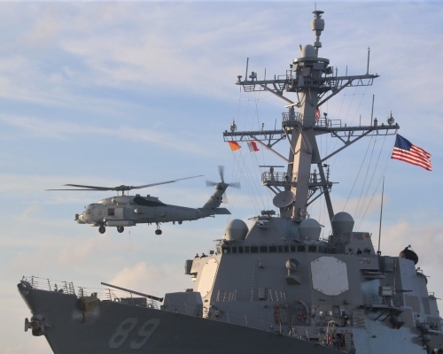 美國海軍驅逐艦馬斯廷號。USS Mustin DDG 89 FB圖片
