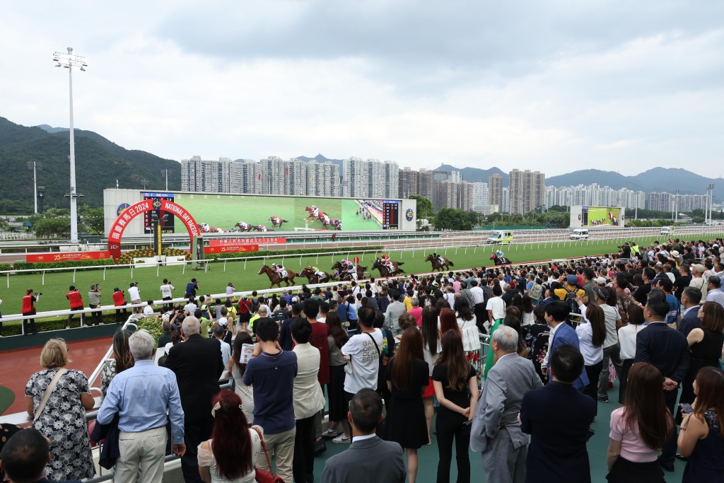 市民可免費入場馬場公眾席。