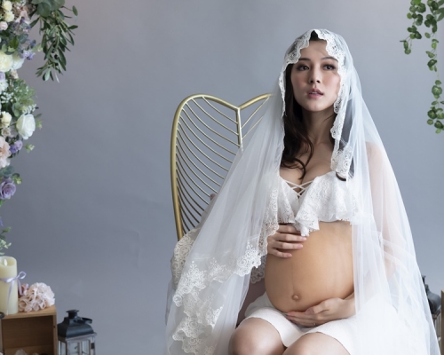 王敏奕謂挺巨肚搞到腰痛膝頭痛。