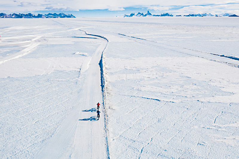 ●客人有機會在浩瀚的南極洲大地一嘗騎單車的樂趣。