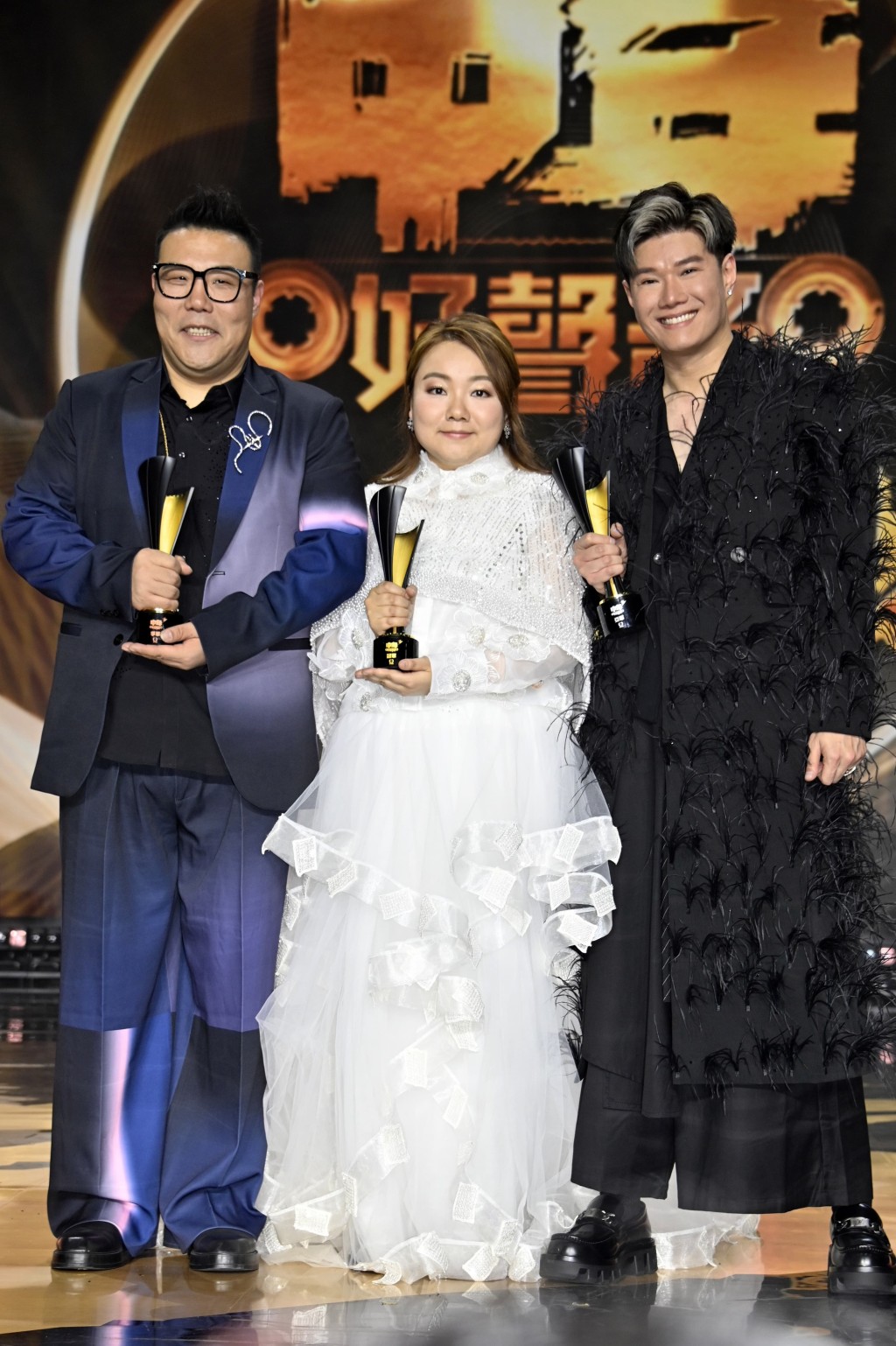 三甲全是唱得之人,比賽鬥得難分難解。 三甲全是唱得之人,比賽鬥得難分難解。