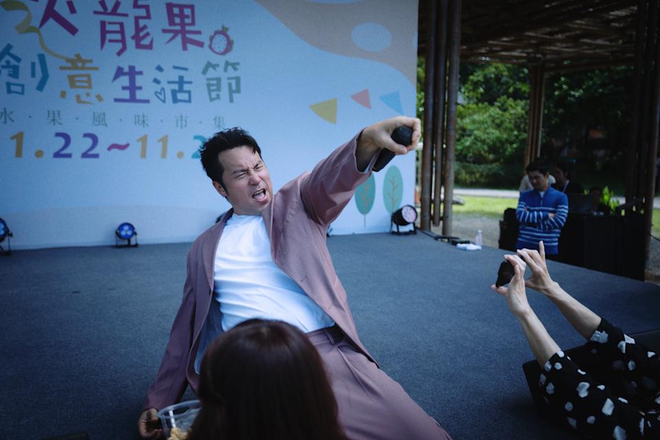 張孝全飾演中年版的周可傑。