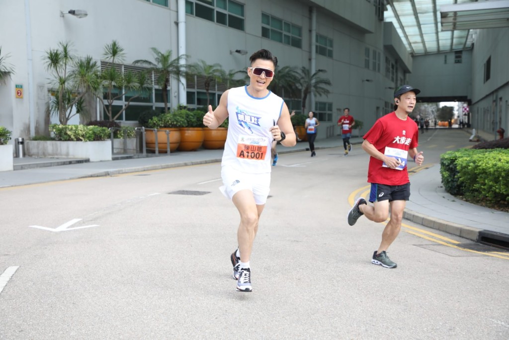 山聰表示首次在電視城內跑步覺得很難得。