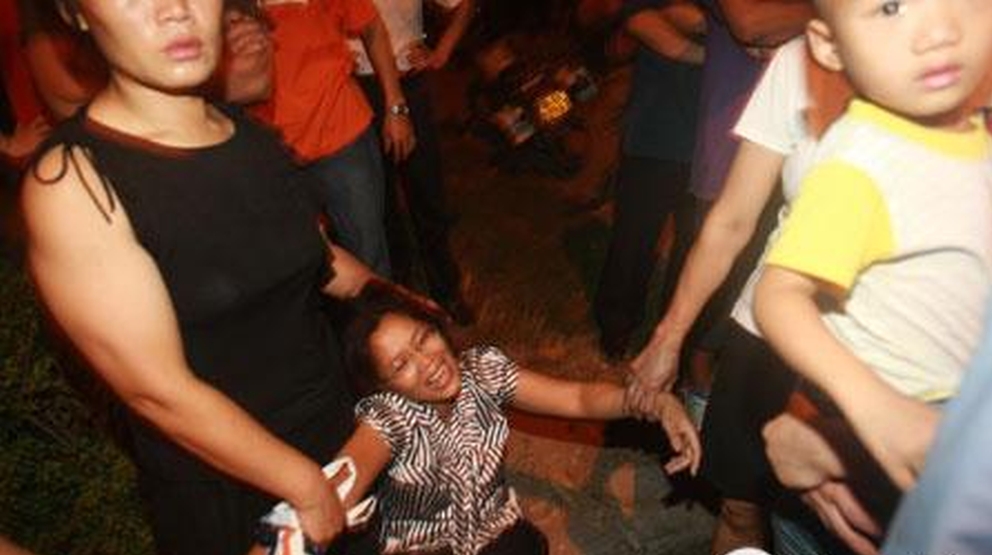 現場傷心欲絕的遇難者家屬。