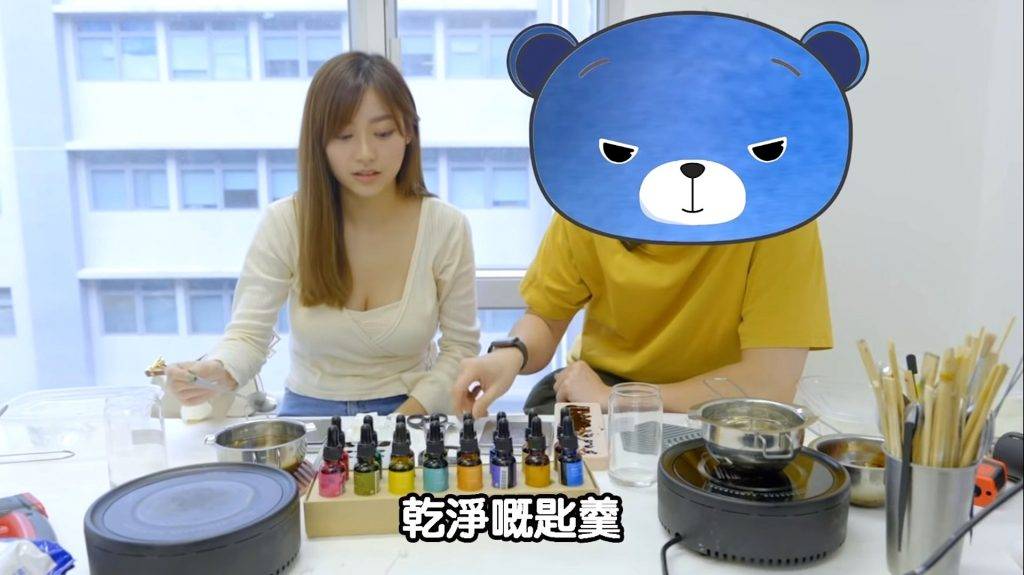 Kylie C.郑杞瑶曾客串「熊仔头」YouTube频道的「拍一日拖」短片。