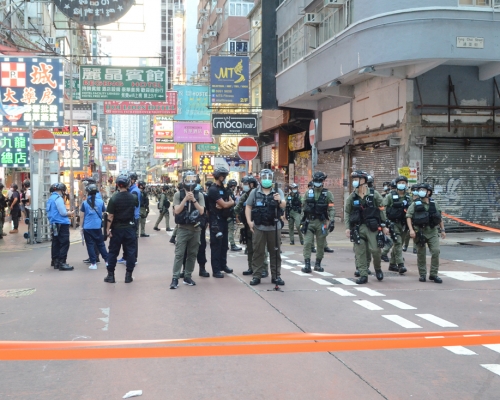 去年7月網民發起九龍區大遊行,大批警員到場。 資料圖片