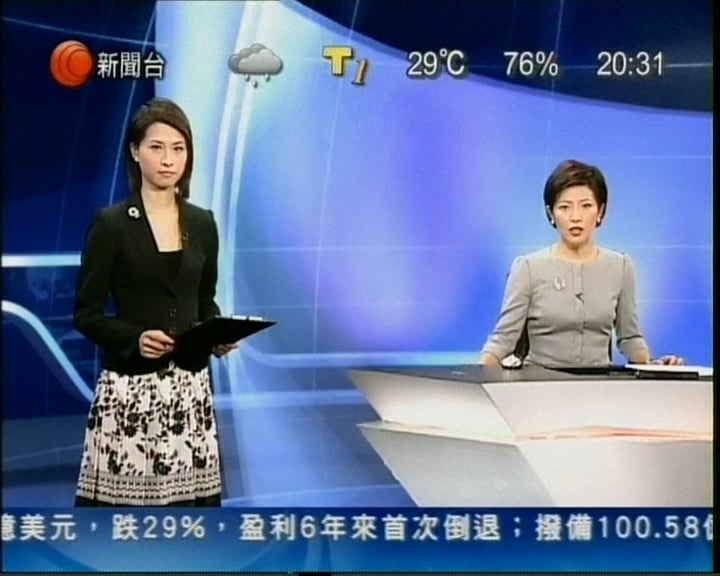 张宏艳（右）曾任香港有线新闻总主播，现为香港中文大学传讯及公共关系处处长。