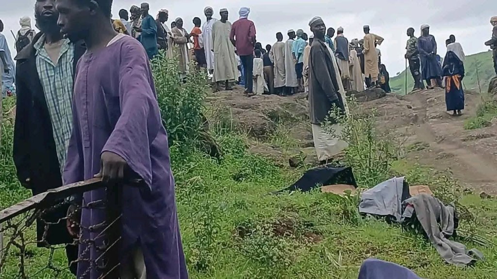 蘇丹西部山區一座村莊遭到山泥傾瀉滅村,僅1人倖存。X@Sudan_tweet 蘇丹西部山區一座村莊遭到山泥傾瀉滅村,僅1人倖存。X@Sudan_tweet