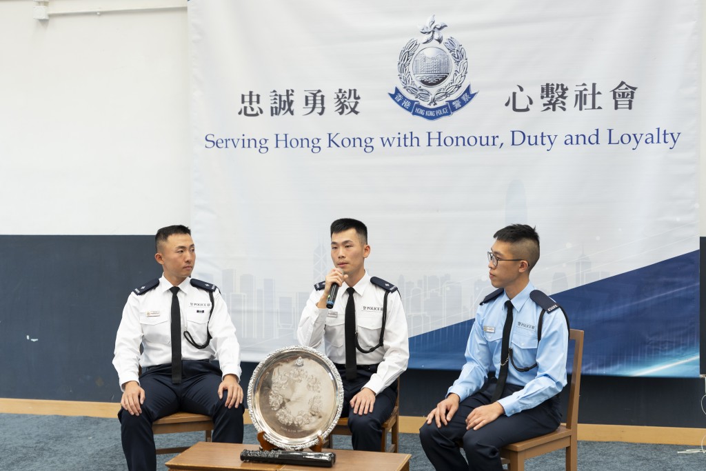 学警陈委麟 Valen（右）、见习督察莫竣稀 Justin（中）、见习督察钟坚柱 Tyrone（左）谈到从警感受。