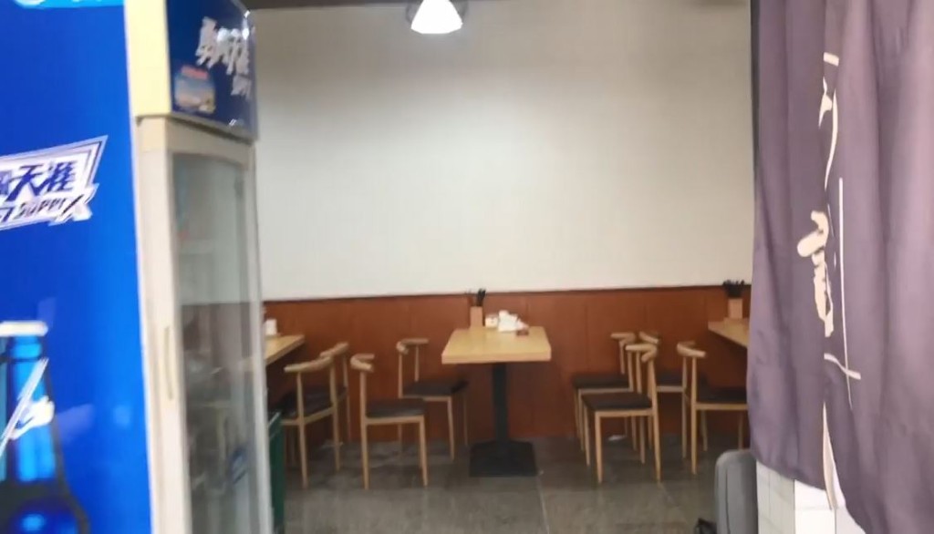 店面真係一個人都冇。