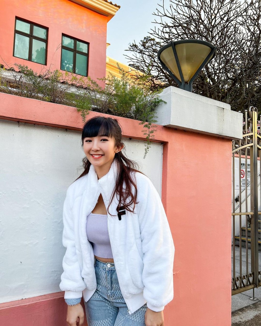 「Sa姨」罗咏怡（Kosa Law）是TVB前小花，2020年离巢成为自由身艺人。