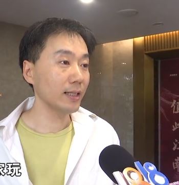 張先生不滿女兒被困電梯逾2小時仍無人發現。1818黃金眼