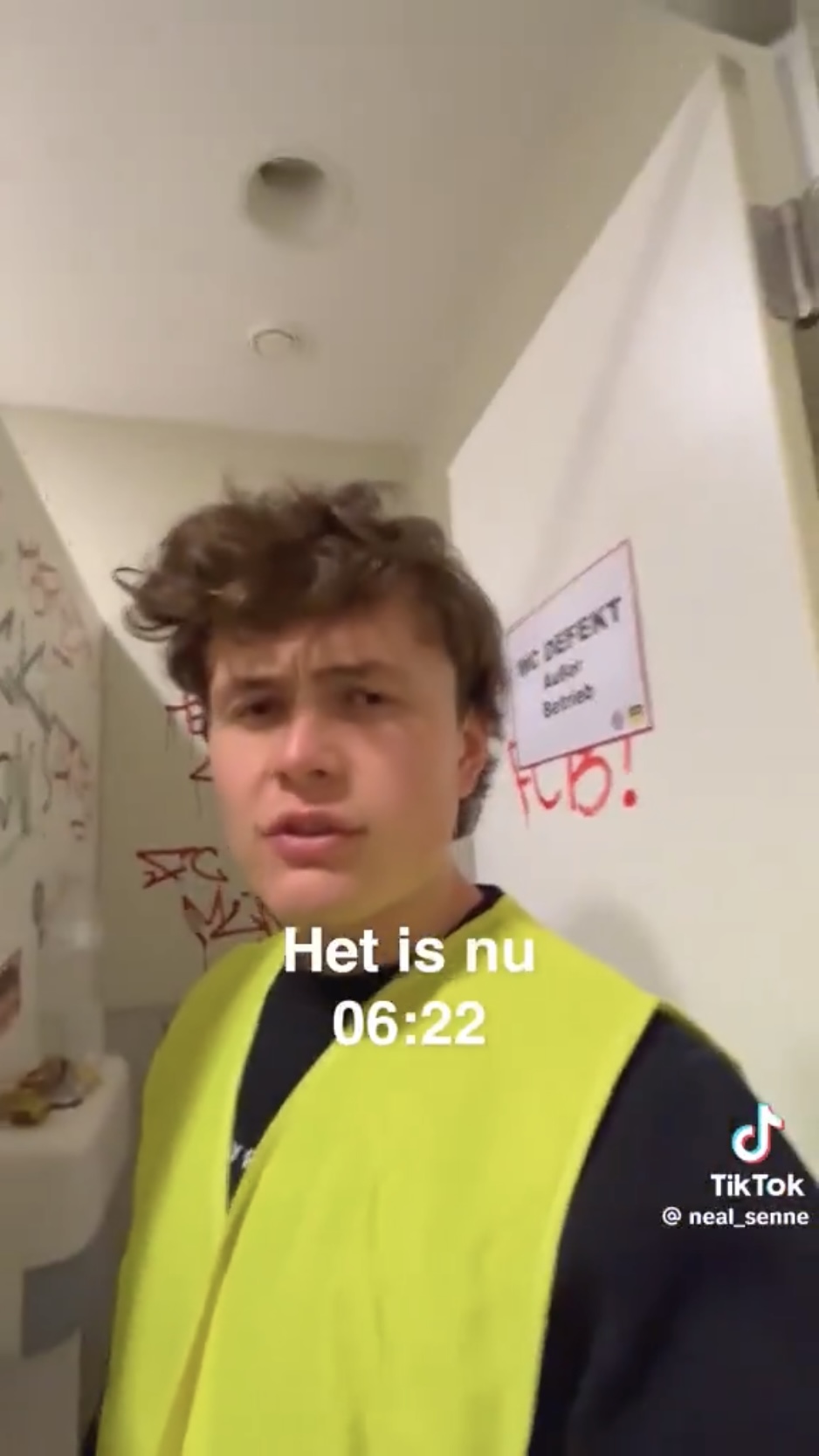 坐到比赛当天天亮。 TikTok@neal_senne