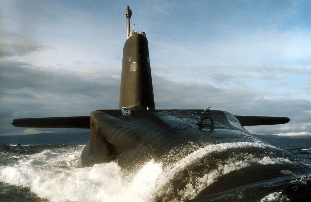 「前卫」级最初的设计寿命为25年，原本该在2020年前后达到服役期限。 英国皇家海军