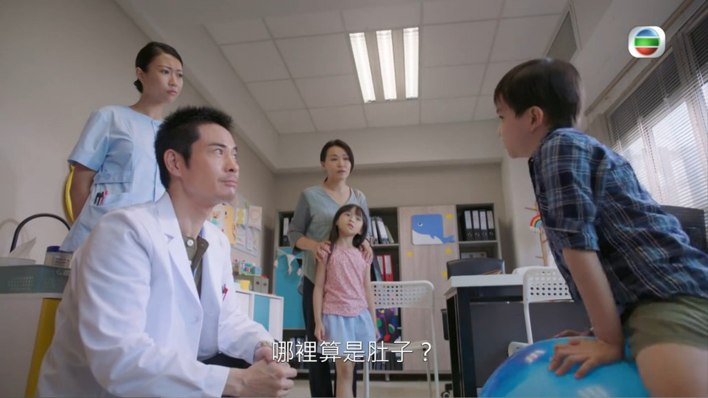 刘宸熙在《星空下的仁医》面对视帝郑嘉颖，同样毫不怯场！