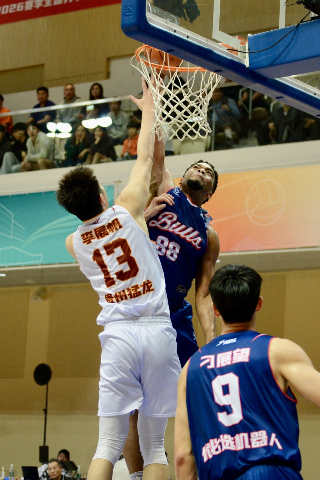 阿諾斯克奉獻精彩的隔人暴扣。楊功煜攝 阿諾斯克奉獻精彩的隔人暴扣。楊功煜攝