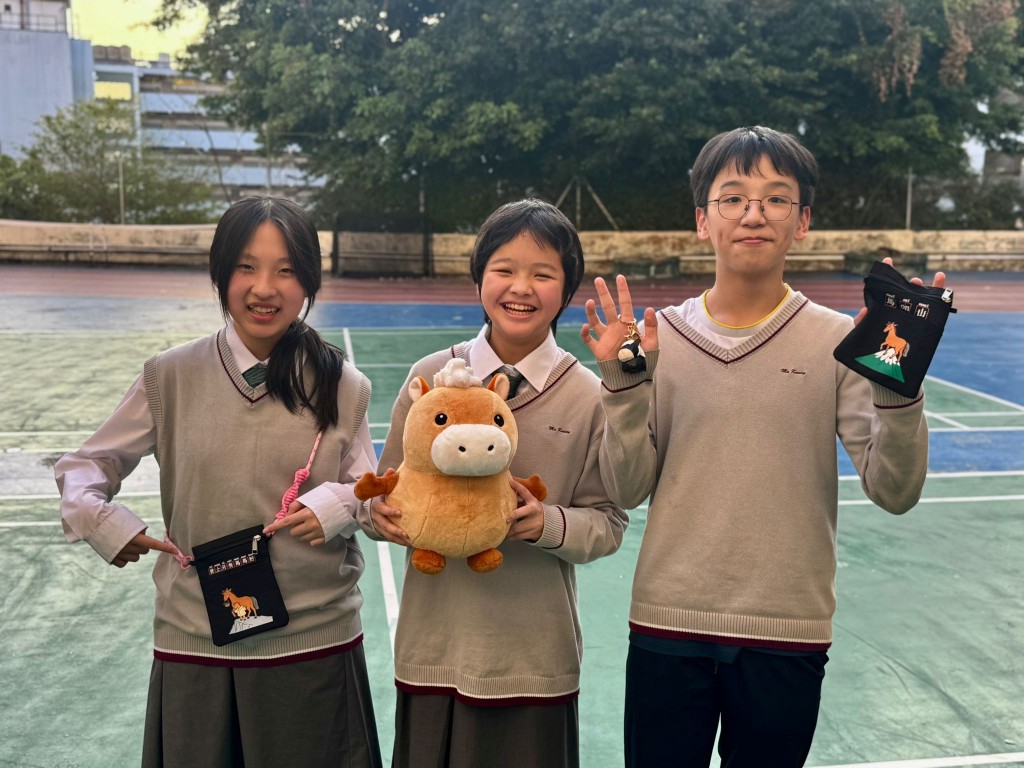 慕光英文書院「慕險樂園」進駐觀塘年宵市場，想跟小朋友邊掃貨邊玩，就有支持一班哥哥姐姐喇（圖片來源：慕光英文書院）