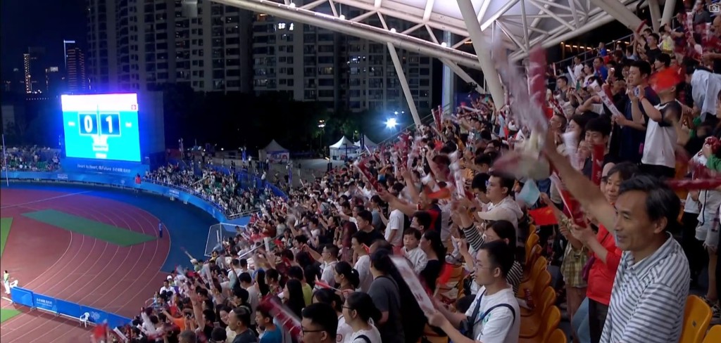 杭州球迷落力打气，令港队恍如有主场之利。