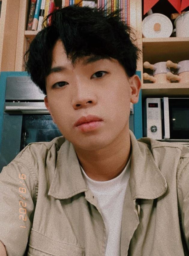 不過依家嘅岑珈其同Jer完全唔同樣,佢係單眼皮.....