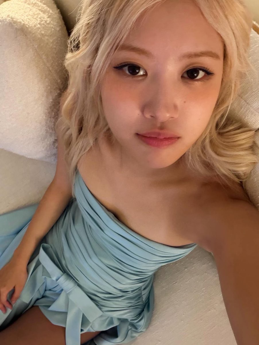 Rosé日前在荷里活夜蒲，被指無意返韓出席10周年慶祝活動，公司代為澄清。