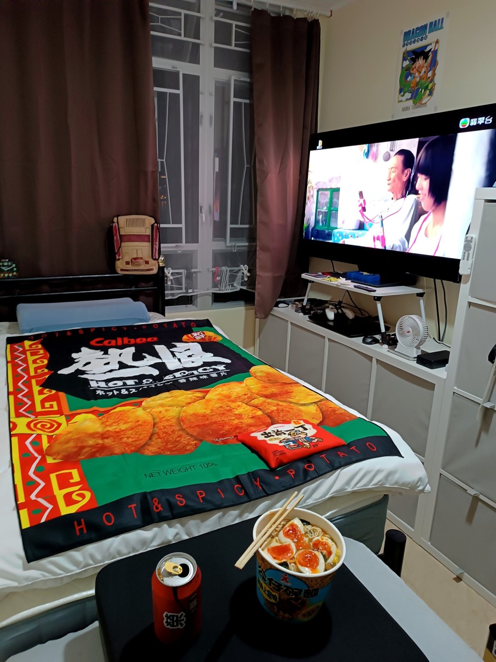 樓主上載了房委會發出的收款通知書和銀碼 為10740元的支票，另有簡潔的家居照片。fb「公屋討論區 - 香港facebook群組」截圖