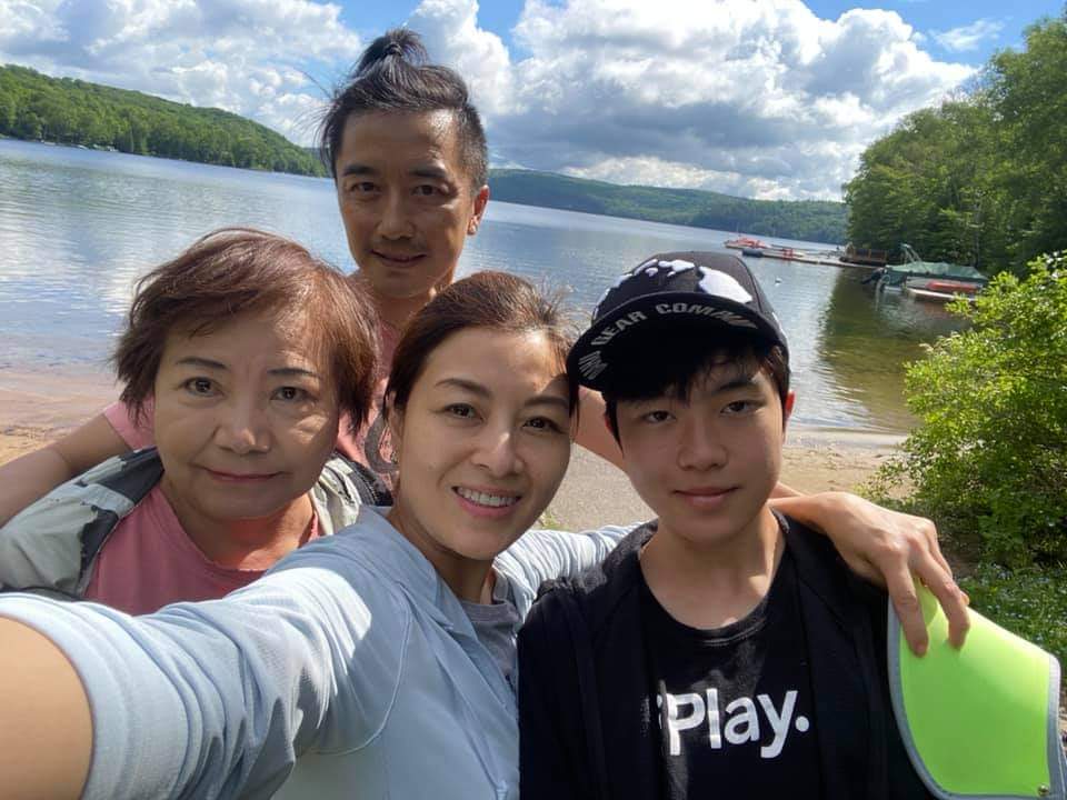 黃璦瑤與杜挺豪育有一子，已經14歲。
