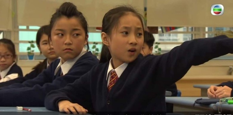 锺柔美曾以童星身份接拍TVB剧集，其中她10岁时演出的《亲亲我好妈》最令人印象深刻。