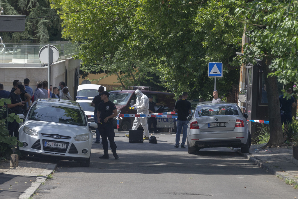 以色列駐塞爾維亞大使館外有警衛遇襲。美聯社