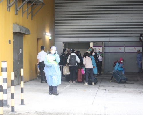 65名滯留秘魯的香港居民前往亞博館進行新冠病毒檢測。