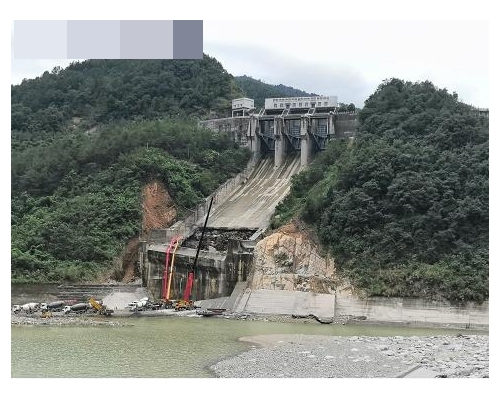 竹溪縣鄂坪水電站出現局部塌陷。網站圖片