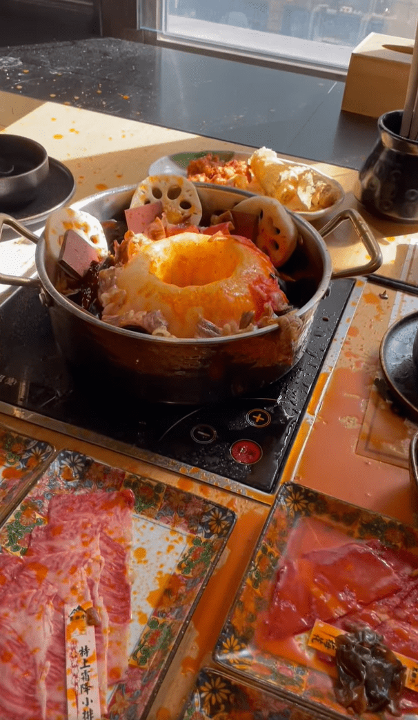 女事主日前在尖沙嘴一間火鍋餐廳享用麻辣火鍋時，該火鍋突然爆炸。網民Vicky Hung圖片