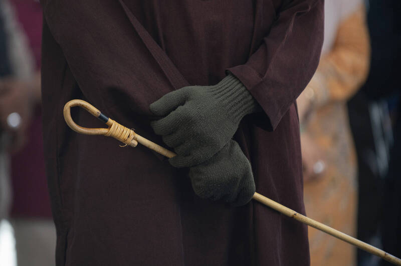 新加坡强制鞭刑打击诈骗犯。美联社