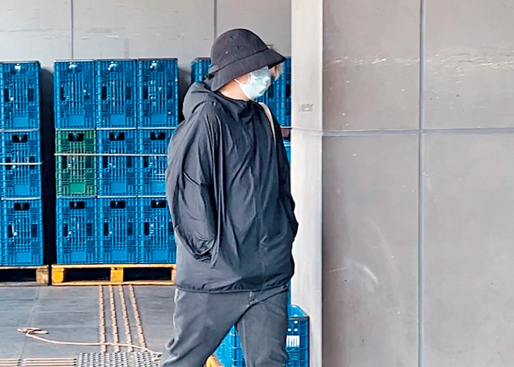 被告劉本晞侮辱國歌罪罪成，被判處180小時社會服務令。