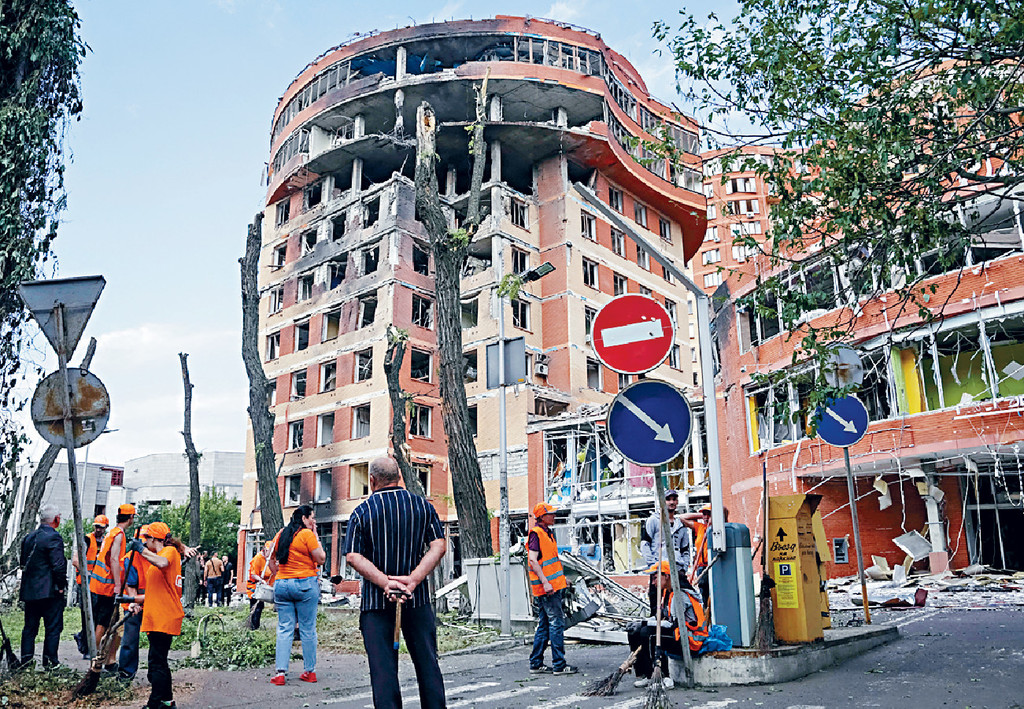 ■敖德薩多處遭到俄軍導彈襲擊，包括商場、教育機構、住宅、餐廳和商店。

