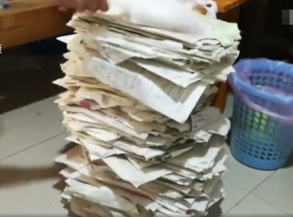 有該校學生指,一年內要做的試卷約為5000多張。網圖