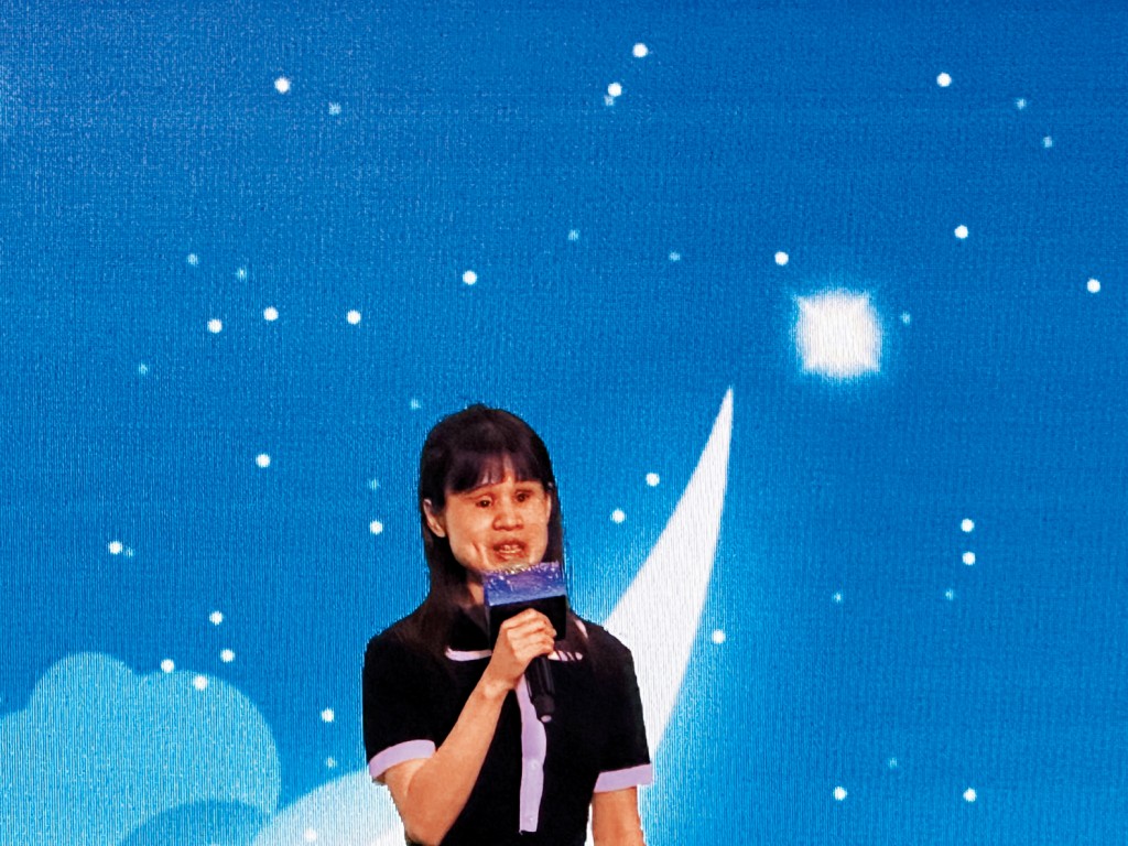 失明女歌手林小芬Sio Fan。