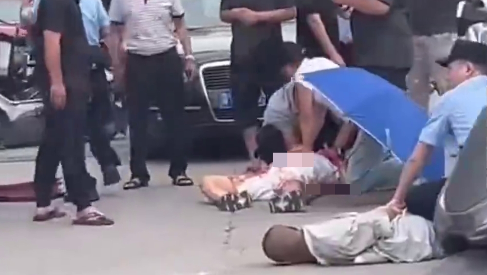 男子持刀捅傷2人，其中的廣東村幹部重傷不治身亡。
