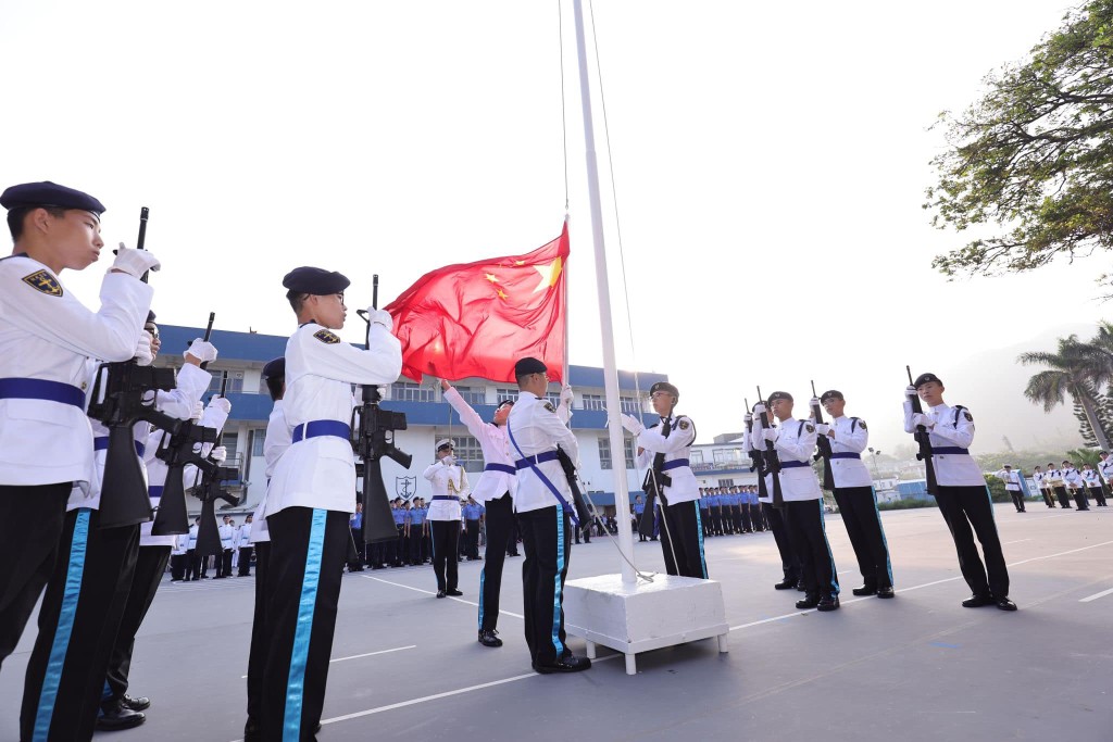 結業會操儀式前先升國旗。香港航海學校facebook圖片
