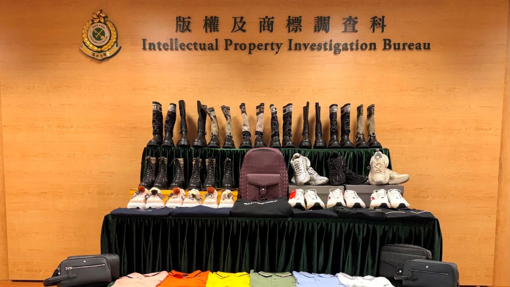 出口貨品聲稱為電線轉插 海關查驗檢獲280萬元冒牌服飾