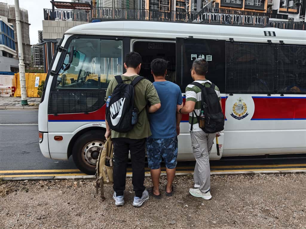 跨部門東九龍及將軍澳打擊黑工,拘捕18人。警方圖片 跨部門東九龍及將軍澳打擊黑工,拘捕18人。警方圖片