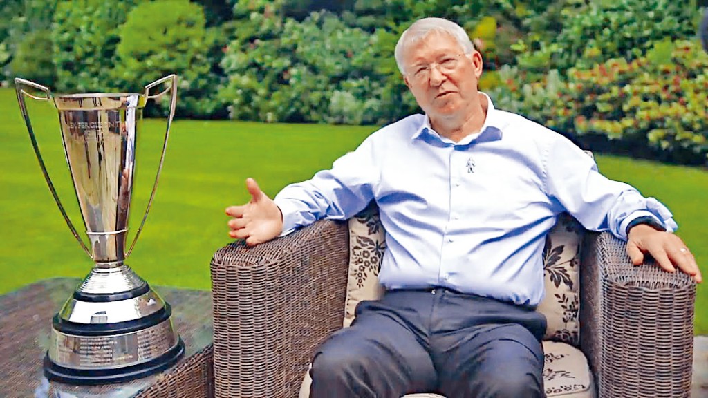 費格遜在影片中祝賀高普當選最佳領隊，實至名歸。