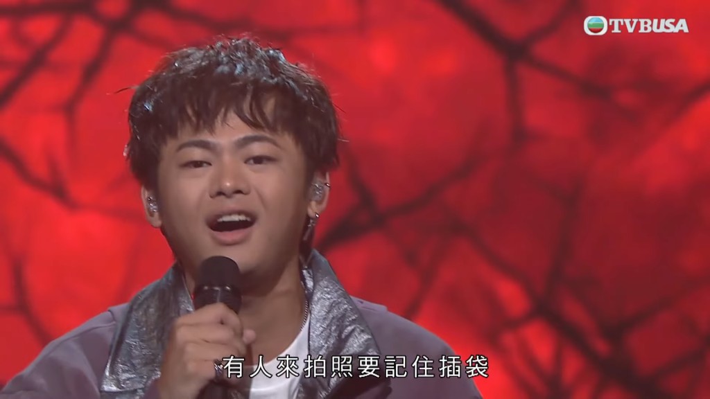 小林獻唱〈浮誇〉的表現欠佳。