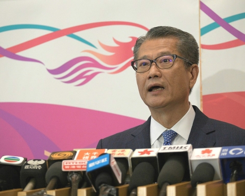 陳茂波率團訪問倫敦簡介香港情況。資料圖片