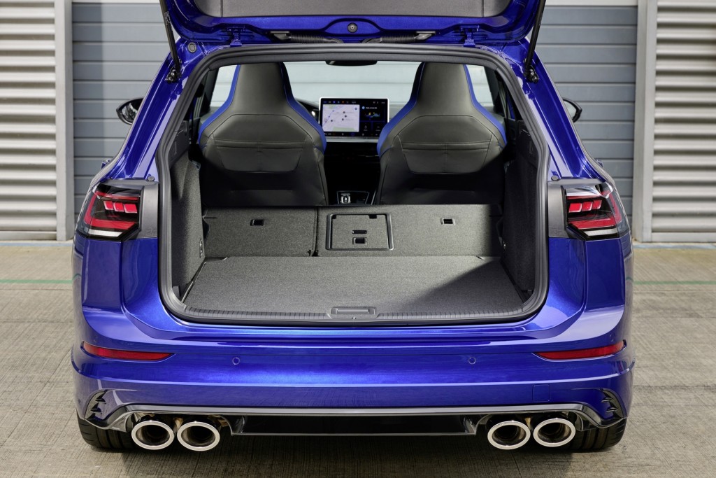 改良新版福士Volkswagen 8代半Golf R首發，旅行車尾箱容量高達1,642升。